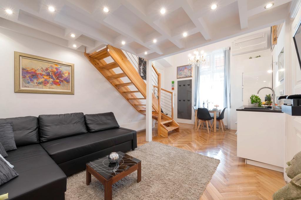 Bridge & Castle Art Apartman