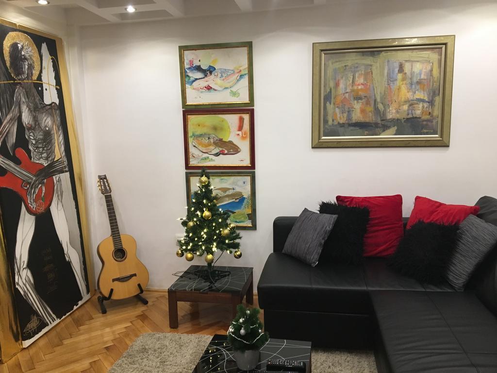 Bridge & Castle Art Apartman *